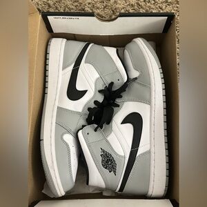 Nike Air Jordan 1 Mid Light Smoke Grey Black White Men’s Size 8.5
